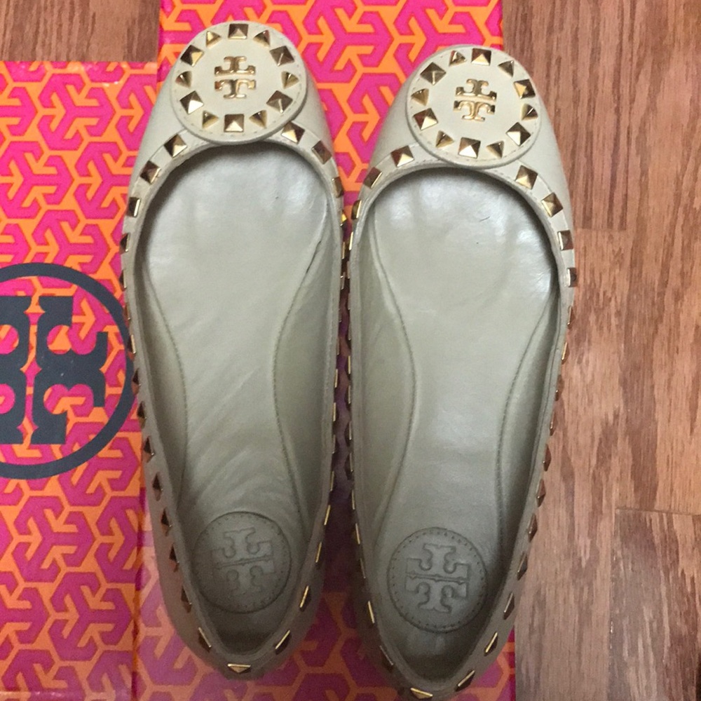 Tory BURCH Cream and gold studded Tory Buch flats!